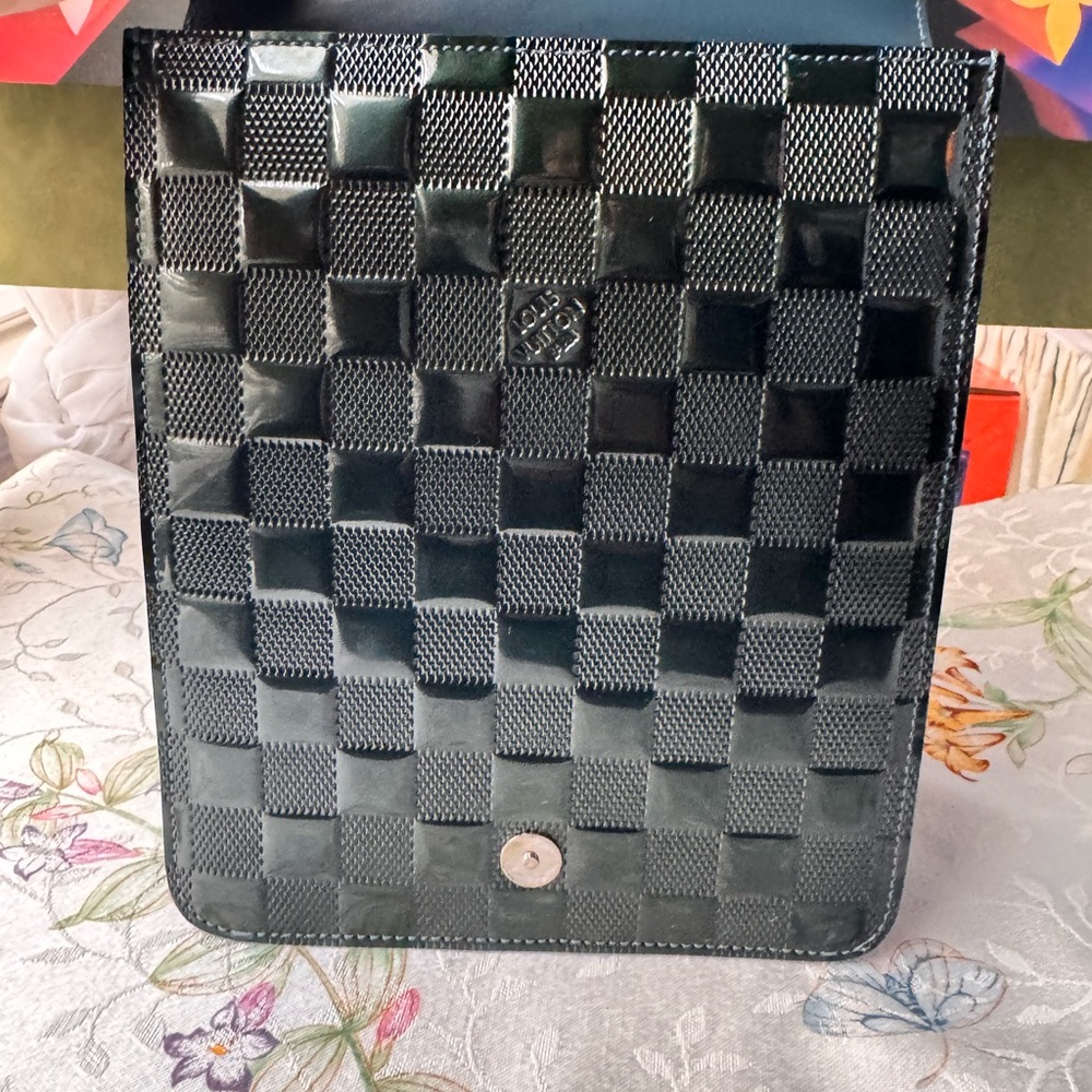 - Louis VuittonCabaret Damier Vernis Green Messenger Bag
Box , dust bag ,COA - Picture 3 of 14